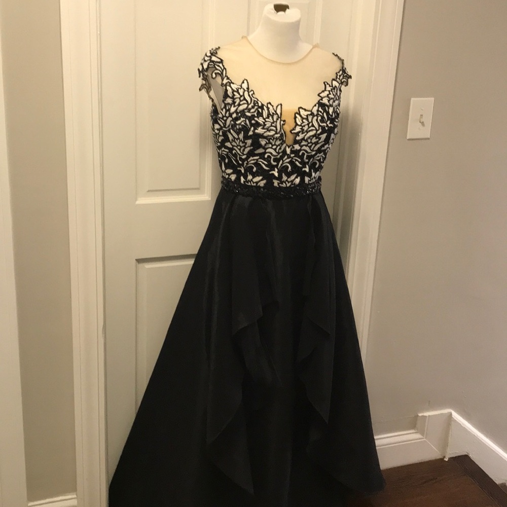 Mac Duggal  Black and white gown